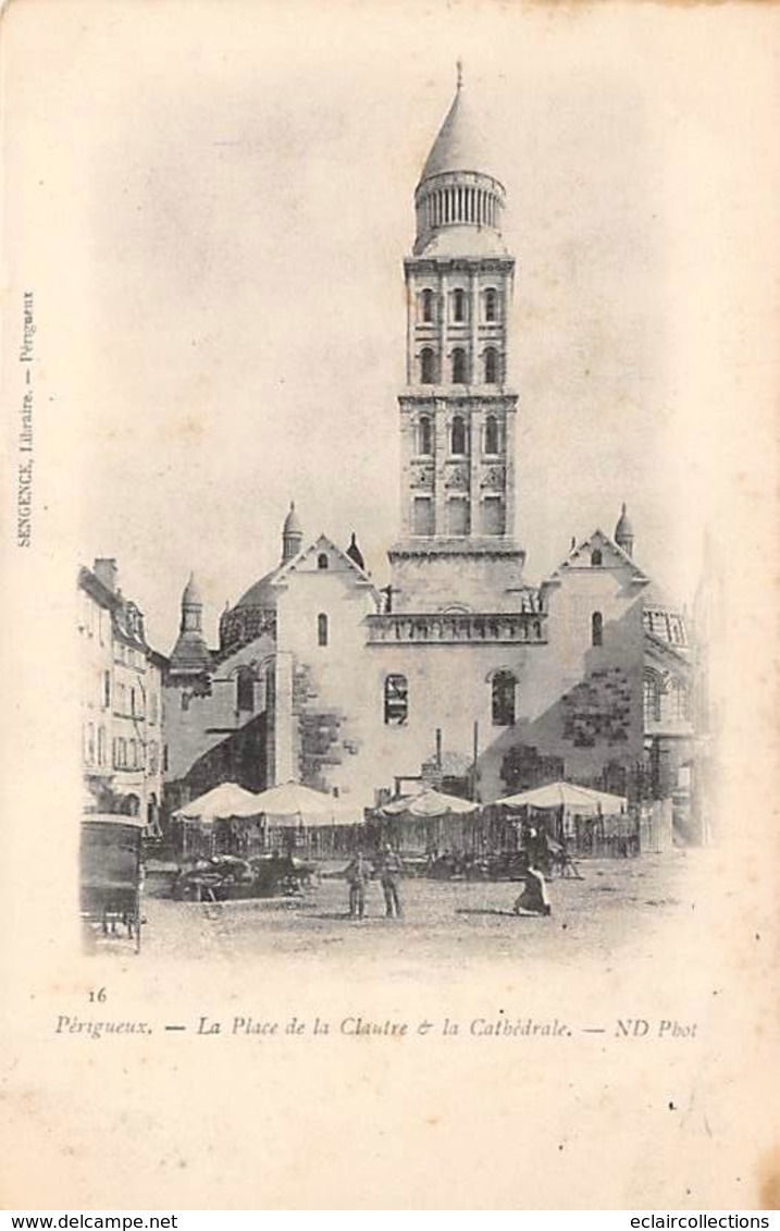 Périgueux         24         Place De Clautre Et La Cathédrale  (voir Scan) - Périgueux