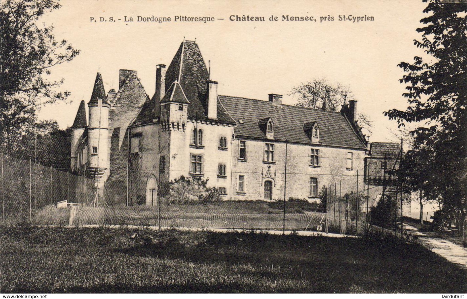 D24  Château De Monsec  Près SAINT CYPRIEN - Autres & Non Classés