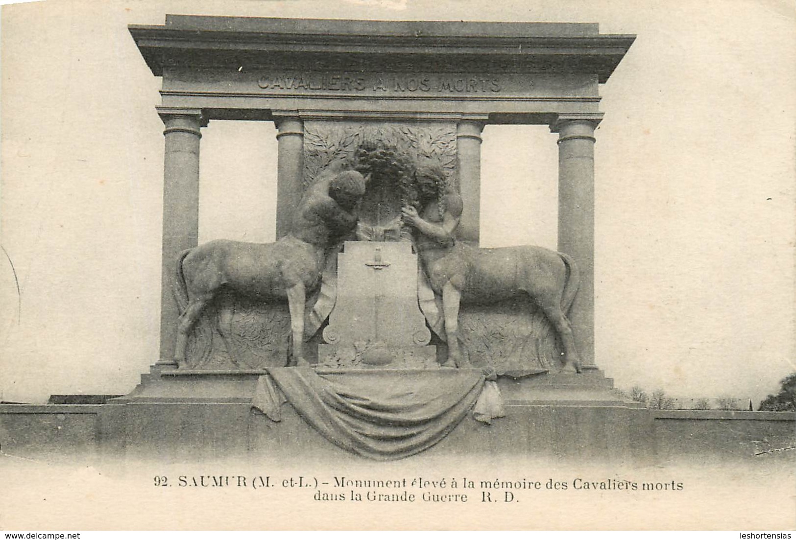 SAUMUR MONUMENT ELEVE A LA MEMOIRE DES CAVALIERS MORTS DANS LA GRANDE GUERRE - Monuments Aux Morts