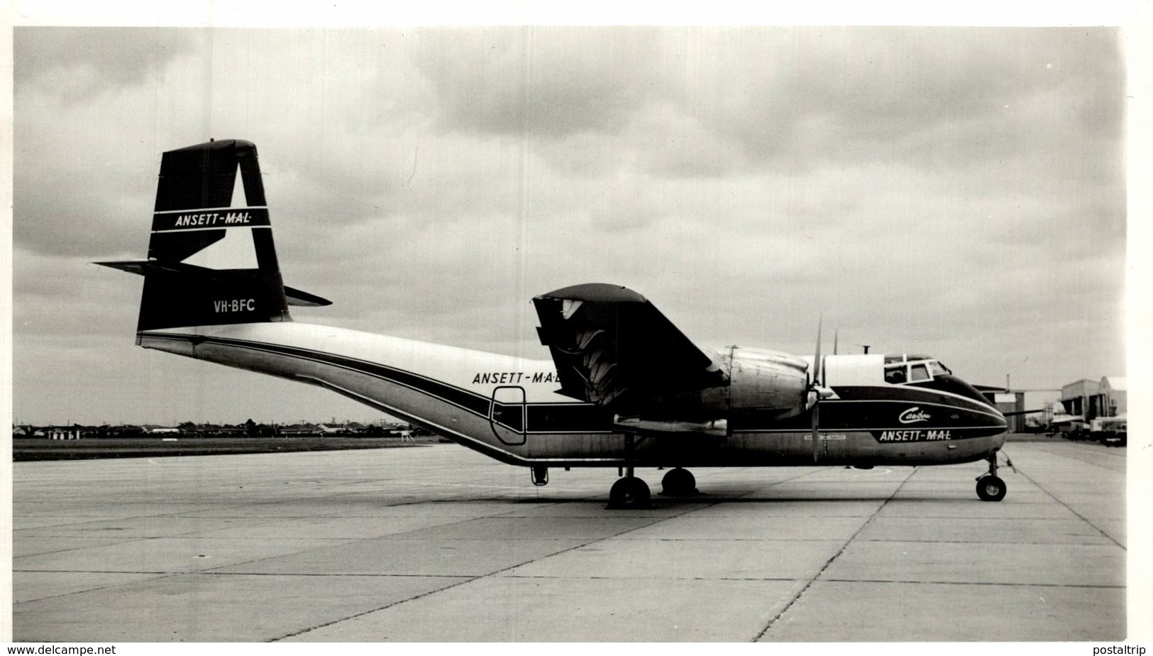 De Havilland Canada DHC-4 Caribou   ANSETT MAL  ESSENDON   20 * 12  Cm - Aviación