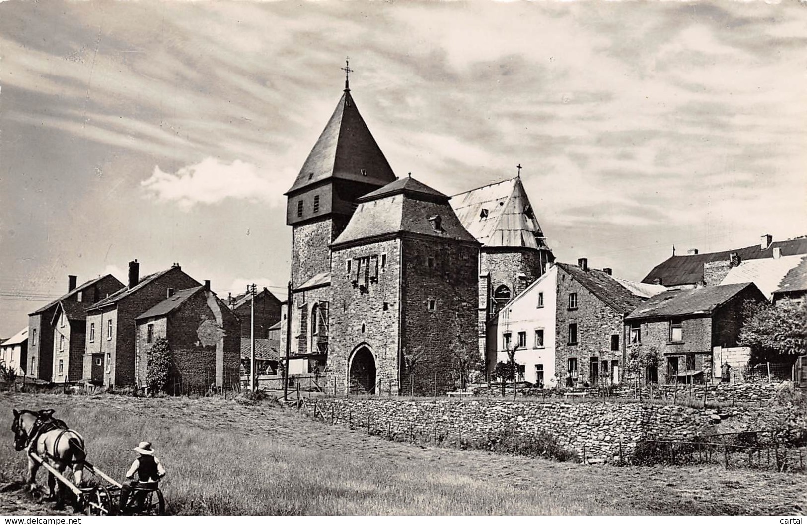 BASTOGNE - La Porte De Trève Eglise Saint Pierre - Bastogne