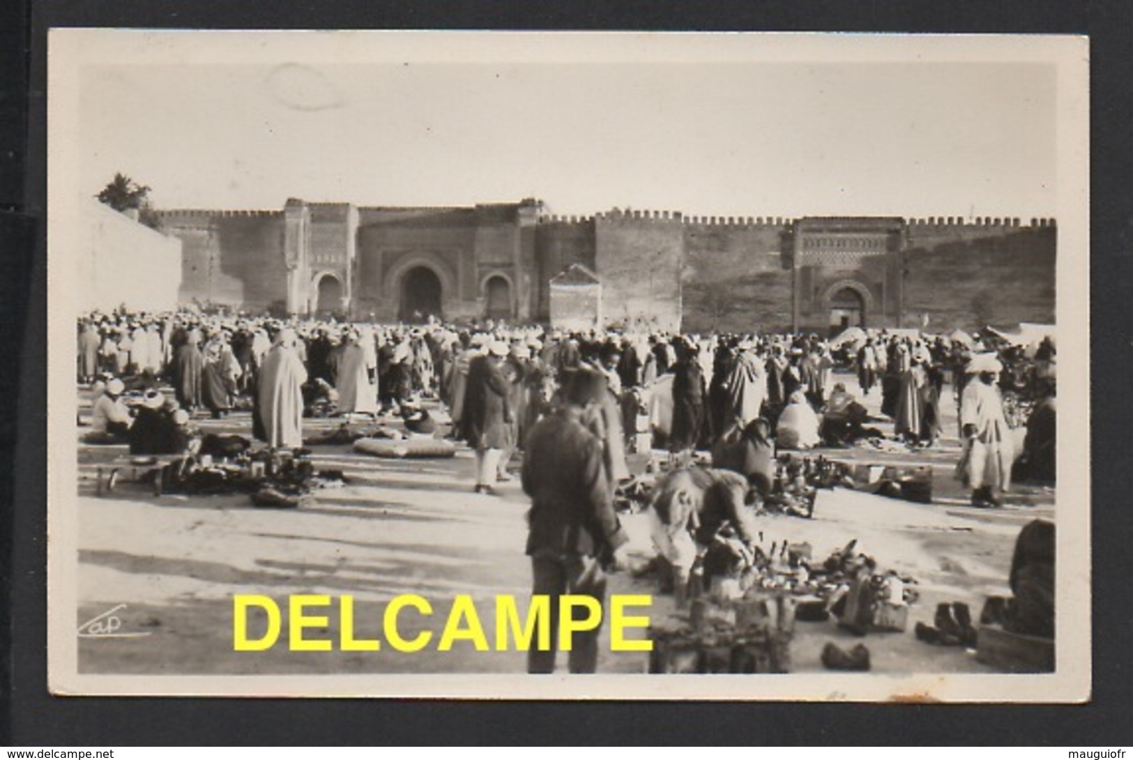 DD / MAROC / MEKNÈS / PLACE EL HÉDIME ET BAB MANSOUR / UN MARCHÉ / ANIMÉE / 1951 - Meknès