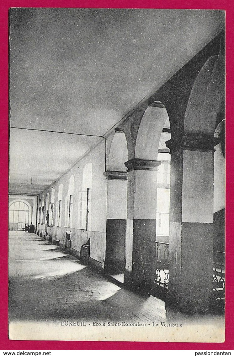 CPA Luxeuil Les Bains - École Saint-Colomban - Le Vestibule - Luxeuil Les Bains