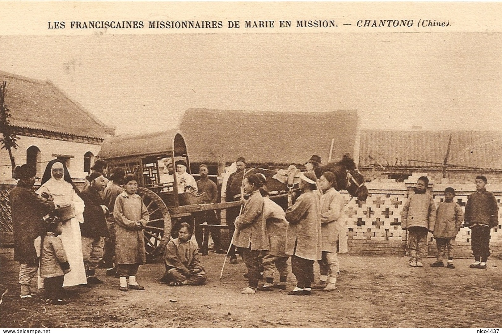 Cpa Chine Franciscaines De Marie En Mission  Chantong Arrivée Des Missionnaires Dans Un Village - China