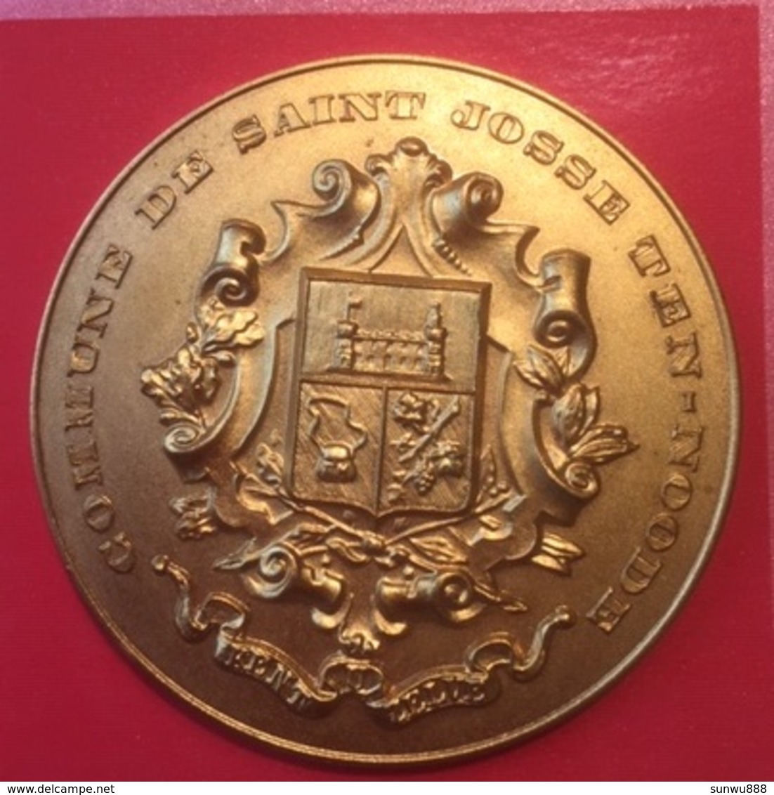 Très Belle Médaille Commune De Saint-Josse Ten-Noode Semaine Sportive 1966 (diamètre 50 Mm) - Fichas De Municipios