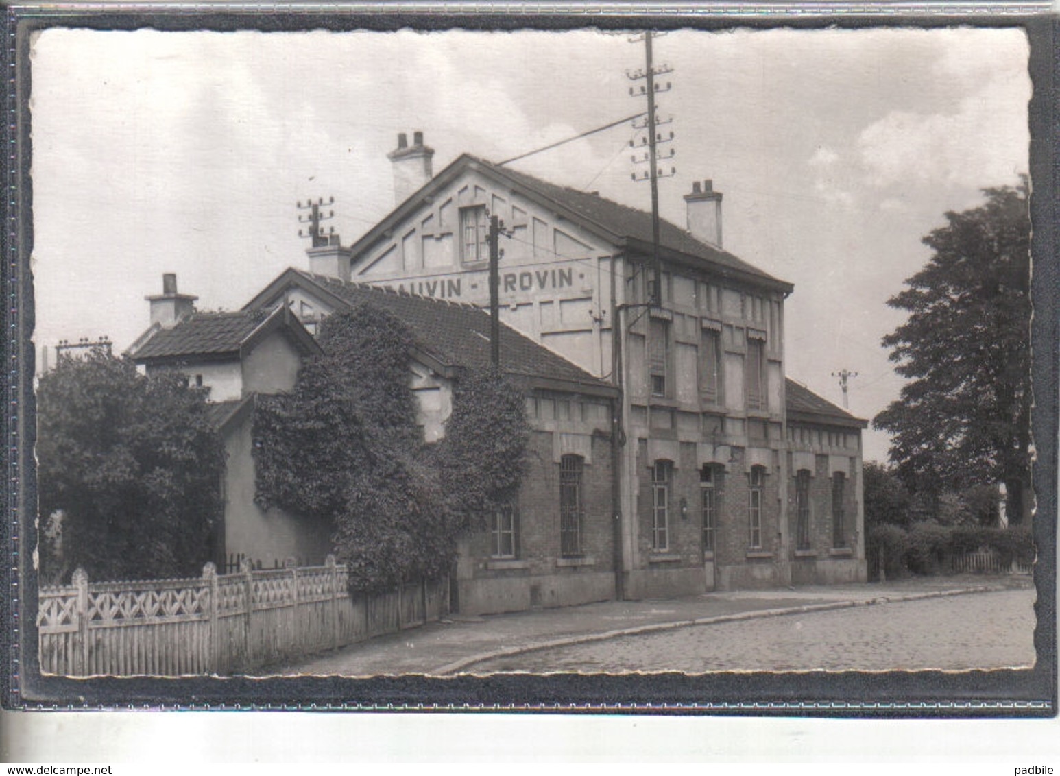 Carte Postale 59. Bauvin  La Gare Très Beau Plan - Autres & Non Classés