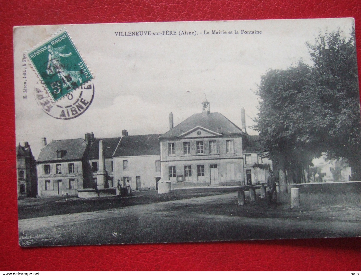 02- VILLENEUVE SUR  FERE - " LA MAIRIE ET LA FONTAINE " - ////   RARE   //// - Other & Unclassified