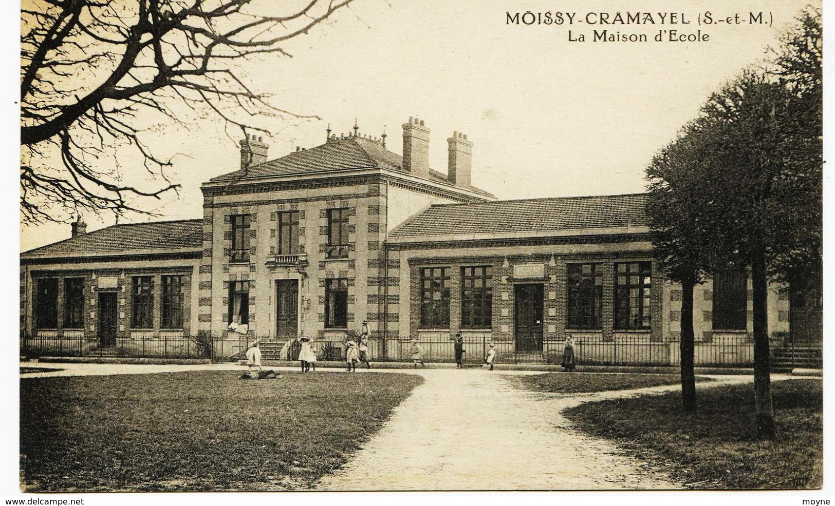 8708  -  Saone Et Loire -  MOISSY  CRAMAYEL : LA MAISON D'ECOLE Et Les ENFANTS  ( RARE) - Other & Unclassified