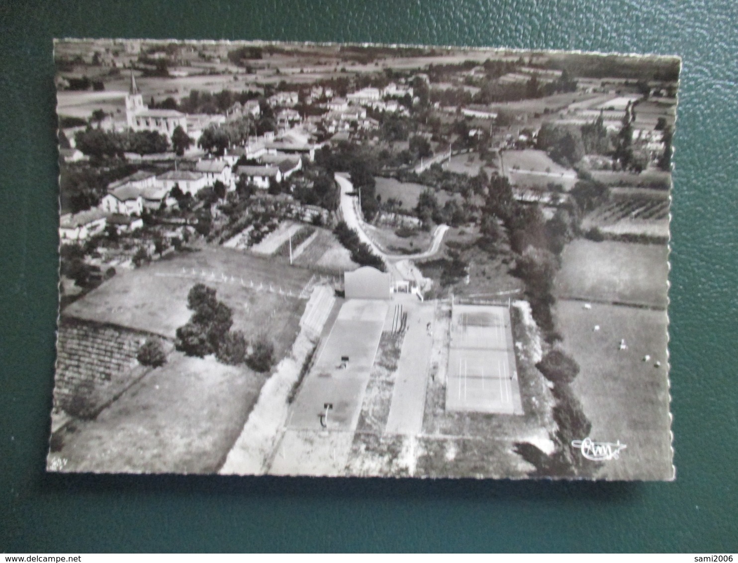 CPA 65 GALAN VUE PANORAMIQUE AERIENNE LE TERRAIN DES SPORTS ET LE VILLAGE - Galan