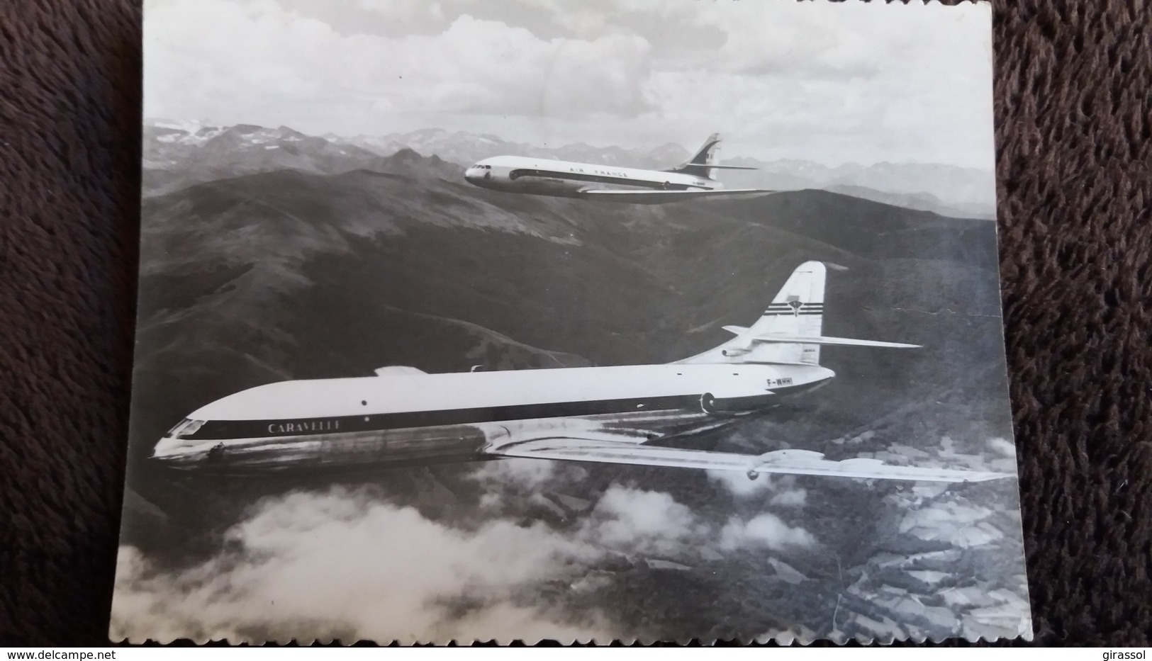 CPSM AVION AV 75 DEUX REACTEURS MOYENS COUURRIERS CARAVELLE SUD EST AVIATION SURVOLANT PYRENEES   BORDS COUPES - 1946-....: Moderne