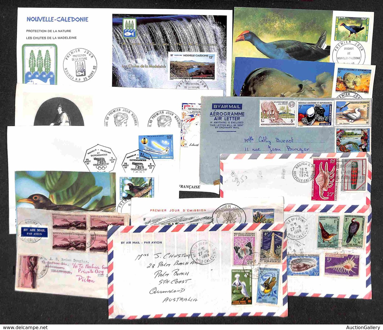 OLTREMARE - NUOVA CALEDONIA - 1961/1992 - 12 Oggetti Postali Del Periodo - Aerogrammi Cartoline E FDC - Da Esaminare - Sonstige & Ohne Zuordnung