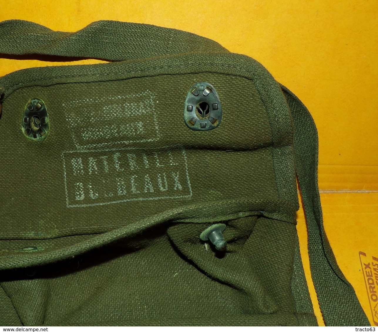 PORTE GRENADES EN TISSU ARMEE FRANCAISE PERIODE GUERRE ALGERIE , UN PASSANT POUR METTRE A LA CEINTURE ET UNE SANGLE POUR - Equipement