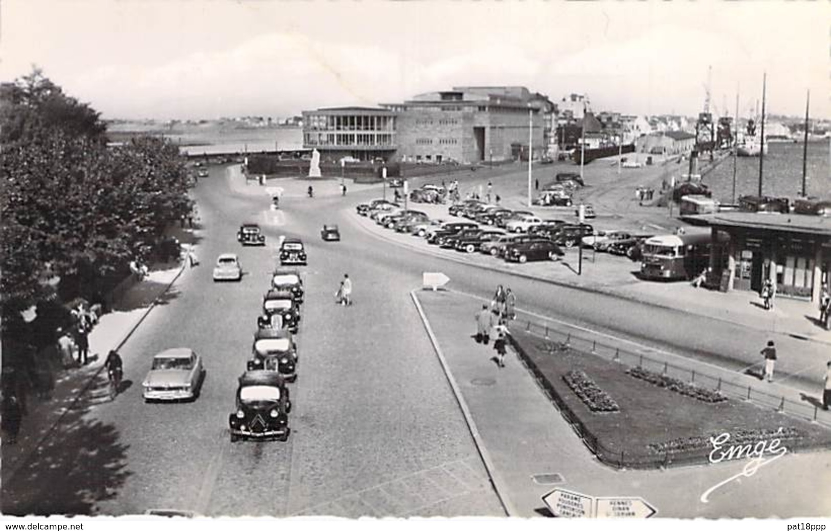 35 - SAINT MALO : Le Nouevau Casino - Esplanade Saint Vincent ( Bus Automobiles ) CPSM Format CPA - Ille Et Vilaine - Saint Malo