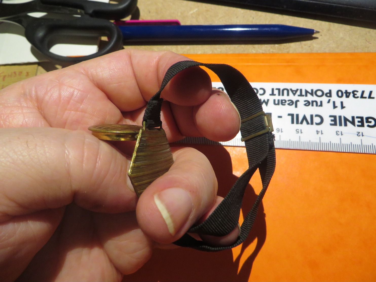 bracelet ,MIROIR et BOITE à PILLULE,tres original