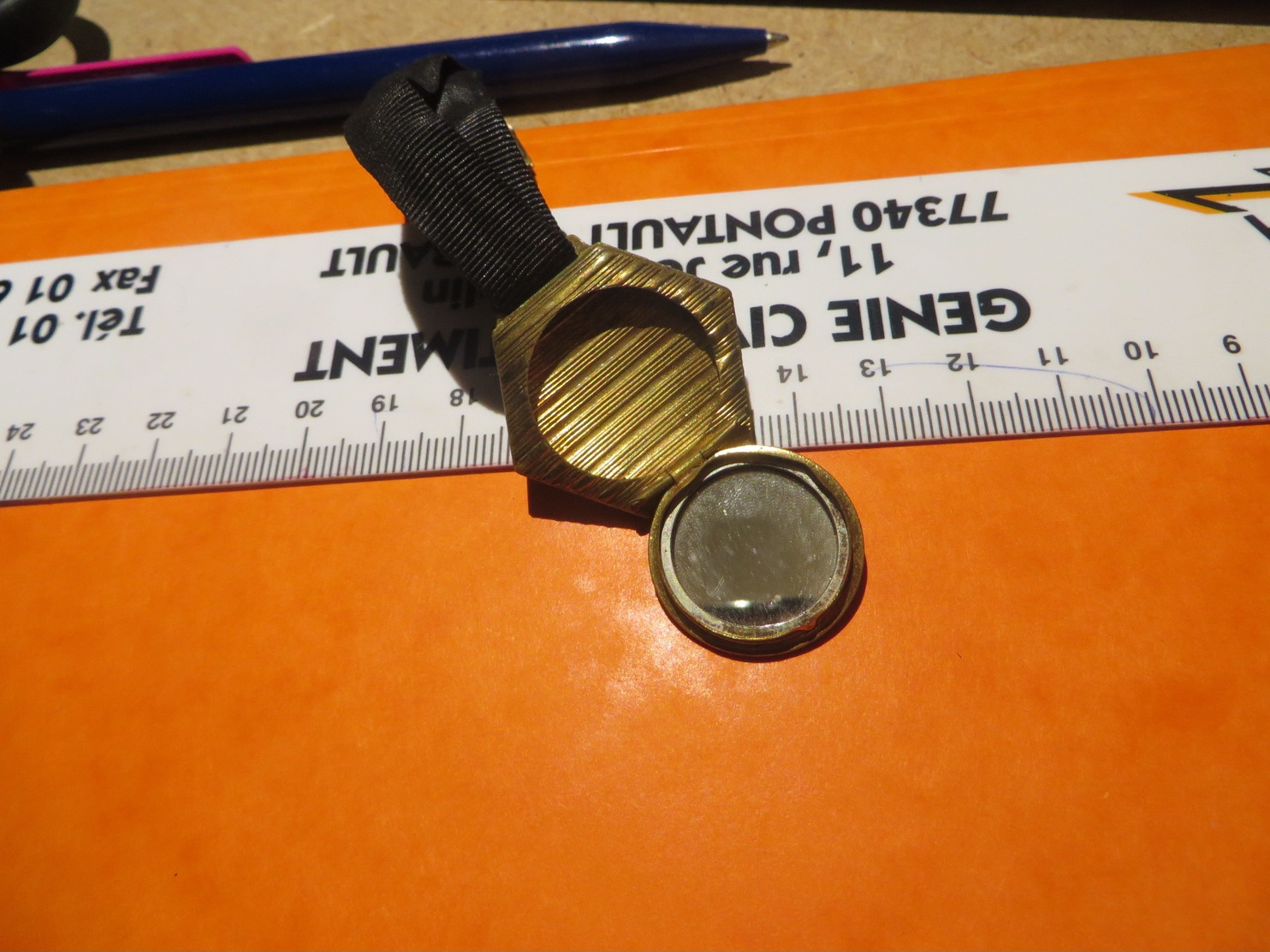 bracelet ,MIROIR et BOITE à PILLULE,tres original