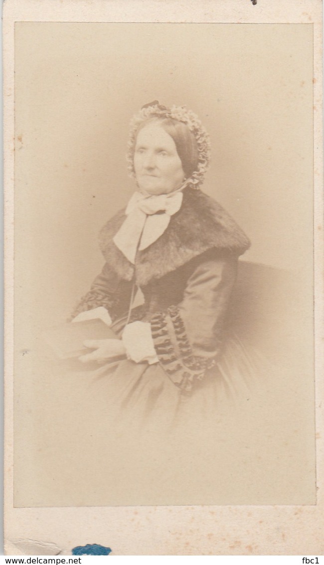 Photo CDV - Photographe: Margain Et Jager à Grenoble -  Portrait De Femme - Anciennes (Av. 1900)