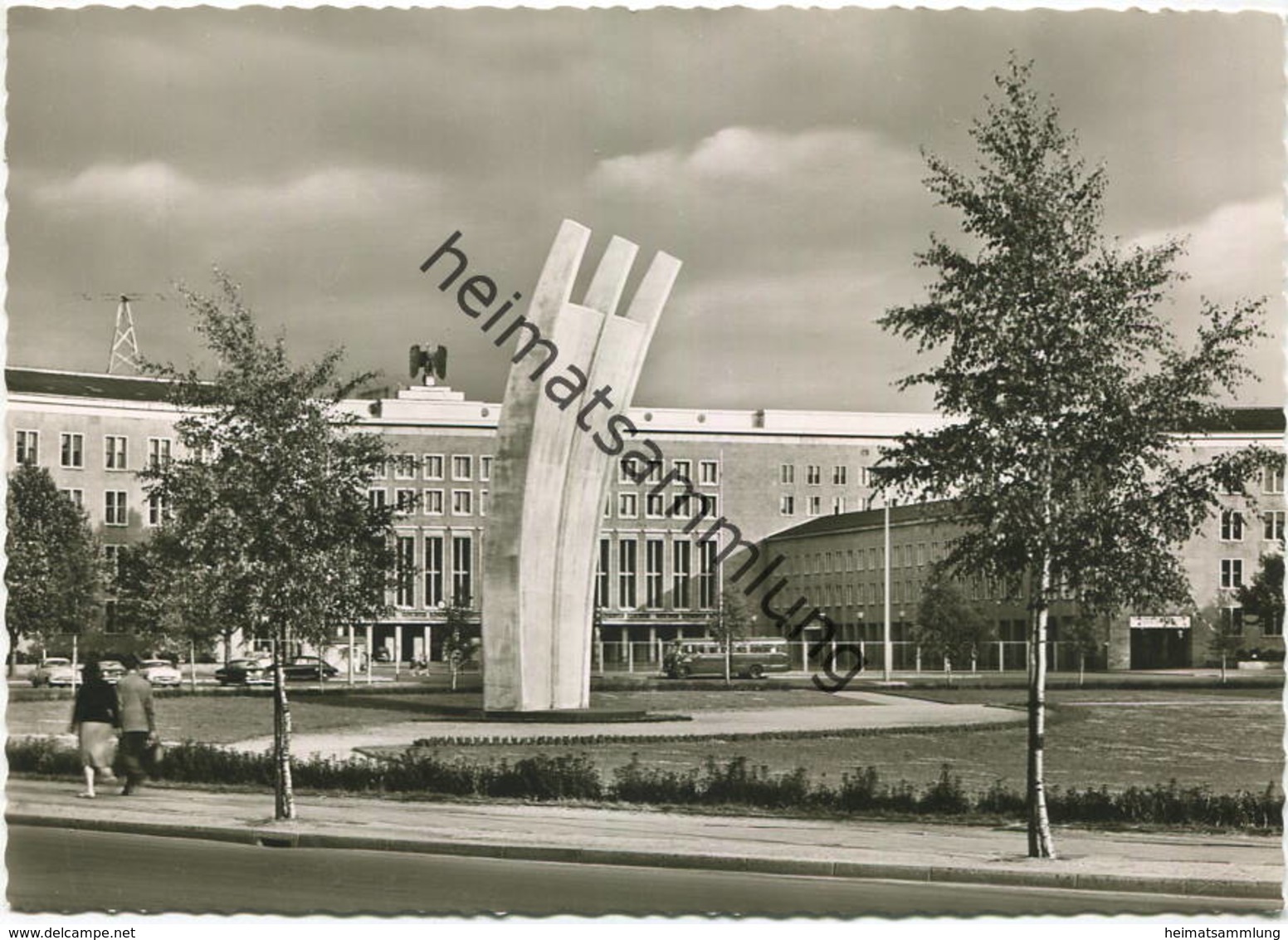 Berlin - Tempelhof - Zentralflughafen - Luftbrücken-Denkmal - Foto-AK Grossformat - Hans Andres Verlag Berlin - Tempelhof