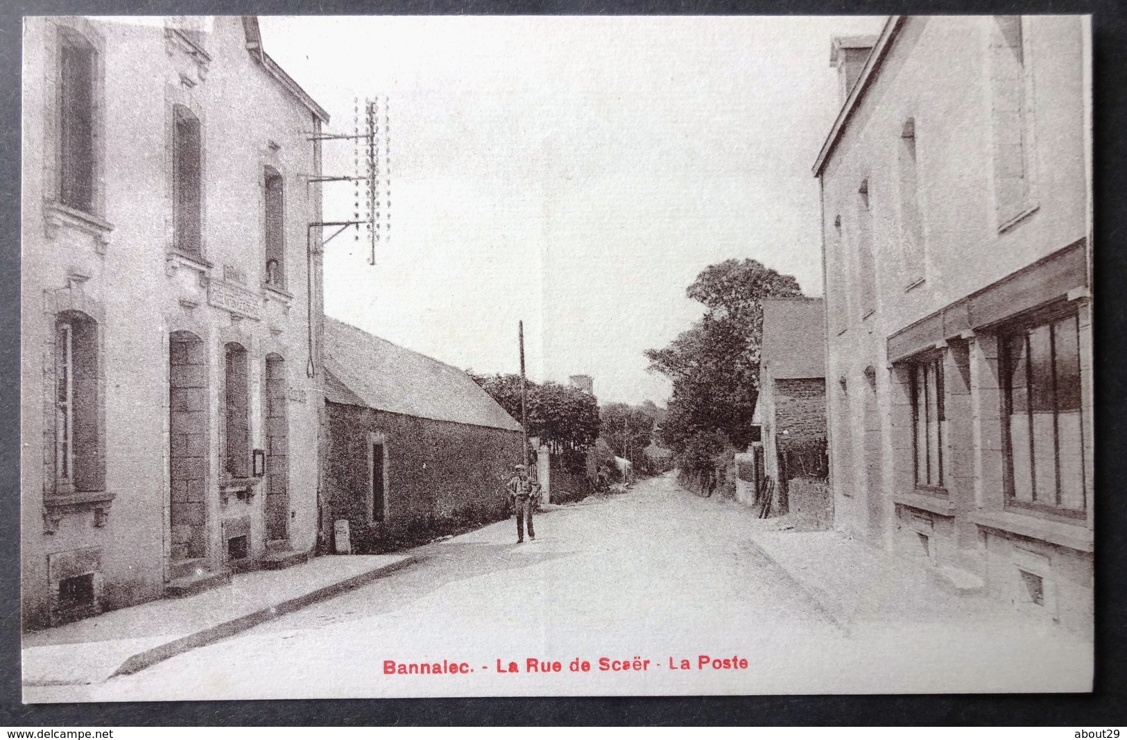 CPA 29 BANNALEC - La Rue De Scaër - La Poste - Edit. Breger - Réf. O 110 - Bannalec