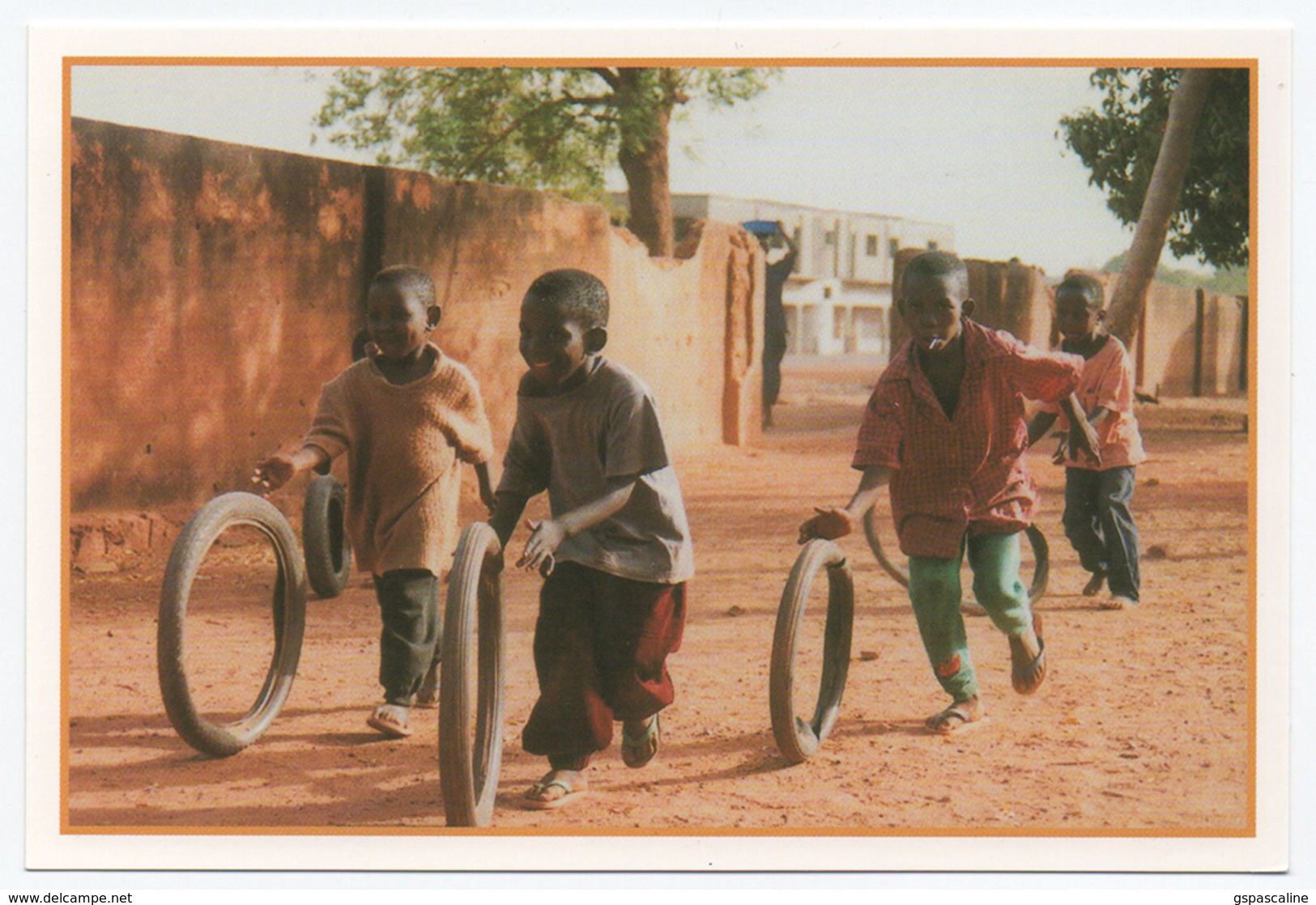 N°26 - Qui Va Gagner La Course ? Jeux D' Enfants. Solidarité " Mouvements " Bamako MALI. - Jeux Et Jouets