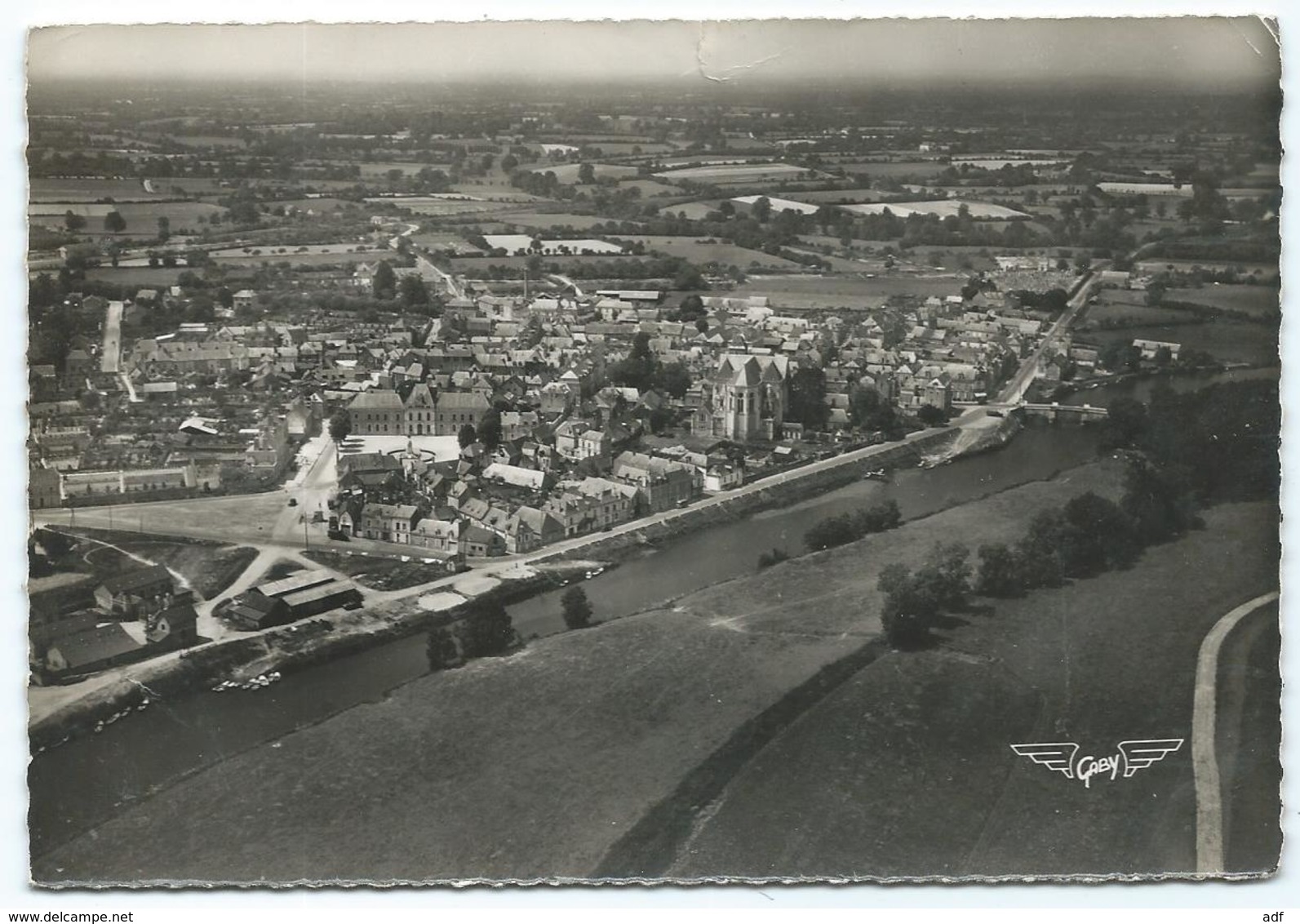 CPSM LA FRANCE VUE DU CIEL... LE LION D'ANGERS, VUE GENERALE AERIENNE ET L'OUDON, MAINE ET LOIRE 49 - Other & Unclassified