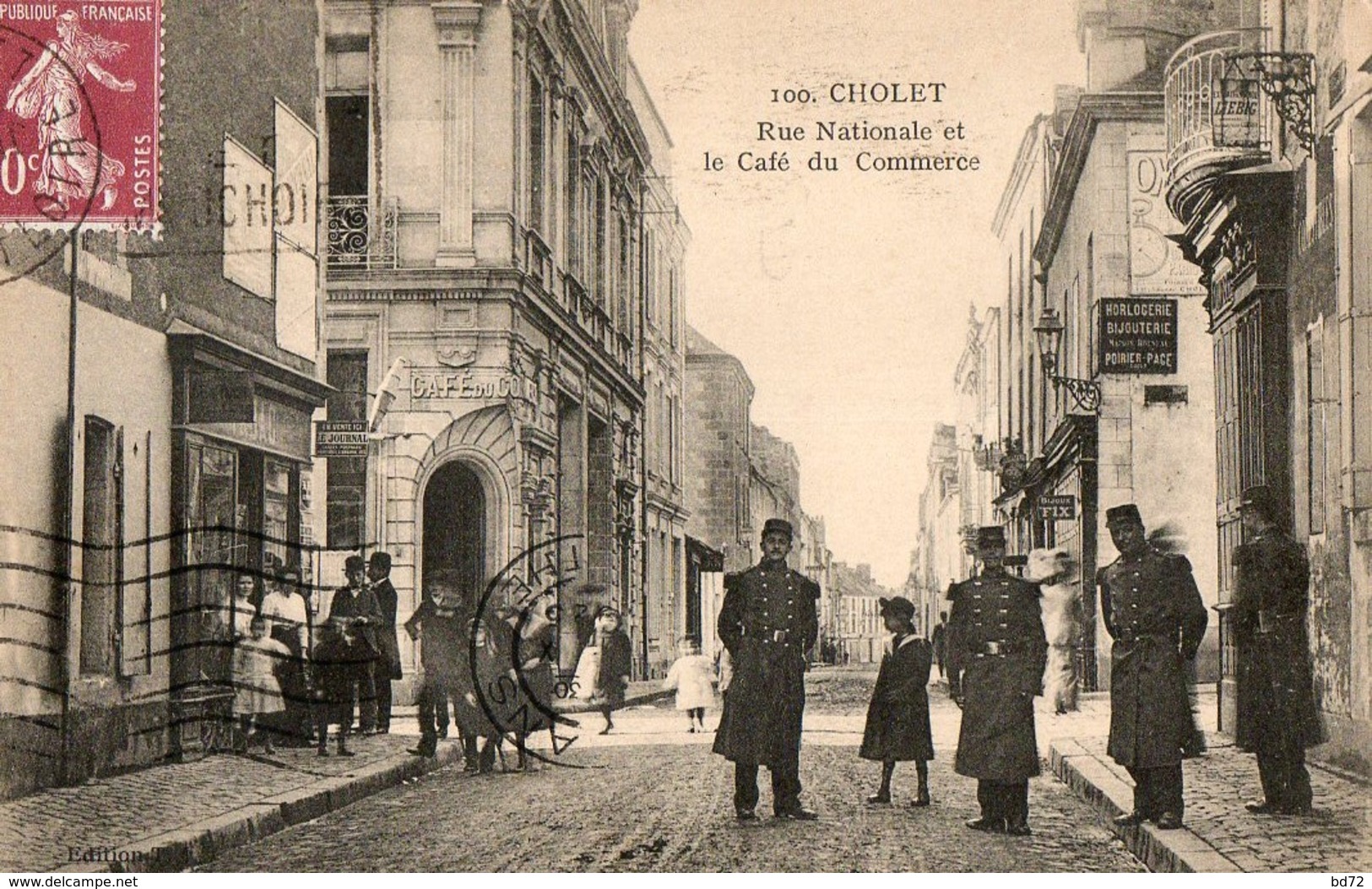 CHOLET - Rue Nationale Et Le Café Du Commerce - Cholet