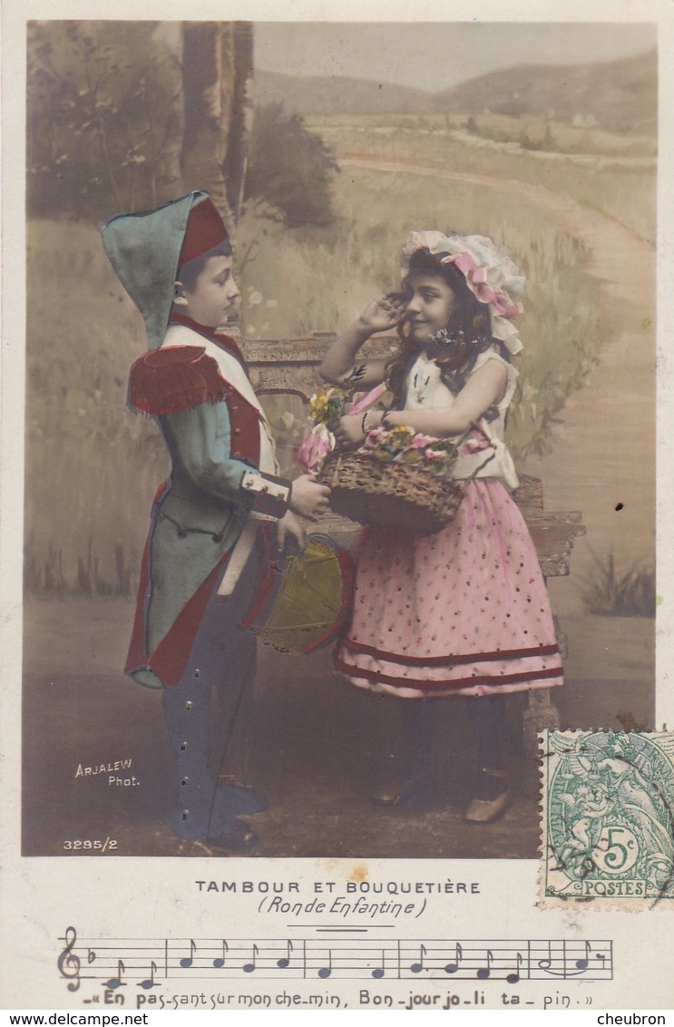 CARTE FANTAISIE. CPA . SÉRIE COMPLÈTE  5 CARTES. ENFANTS ET LA CHANSON " TAMBOUR ET BOUQUETIERE " ANNEE 1907 + TEXTE - Collections, Lots & Séries