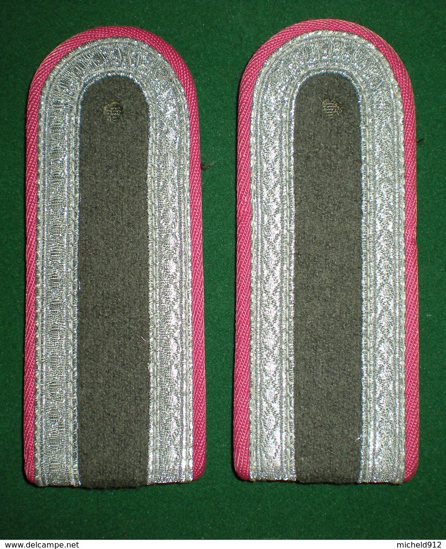 PAIRE EPAULETTES SERGENT-CHEF - UNTERFELDWEBEL - PANZERJAGER - Uniformes