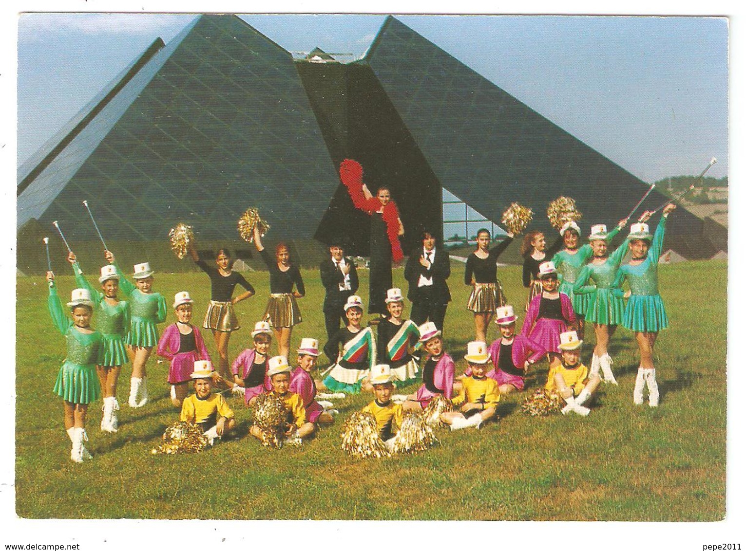 CPSM 18 SAINT AMAND MONTROND Le Music-Hall Majorettes Devant Le Pôle De L'Or (peu Commune) - Saint-Amand-Montrond