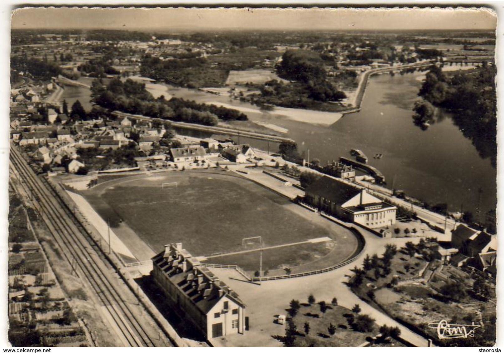 D58  ST LÉGER DES VIGNES ( Decize ) Vue Aérienne Du Stade  ( Centre Fresneau ) Et Panorama Sur Decize - Autres & Non Classés