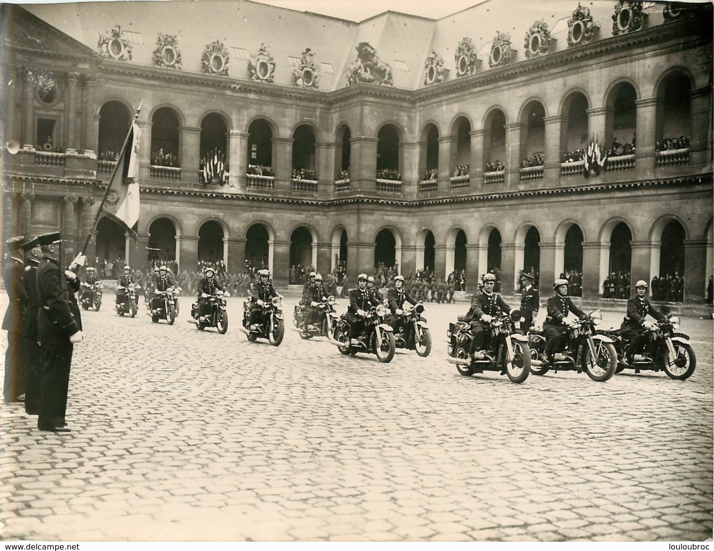 PHOTO ORIGINALE  L.A.P.I.  LIBERATION DE PARIS  MOTOCYCLETTES FORMAT  23 X 17.50 CM - War, Military