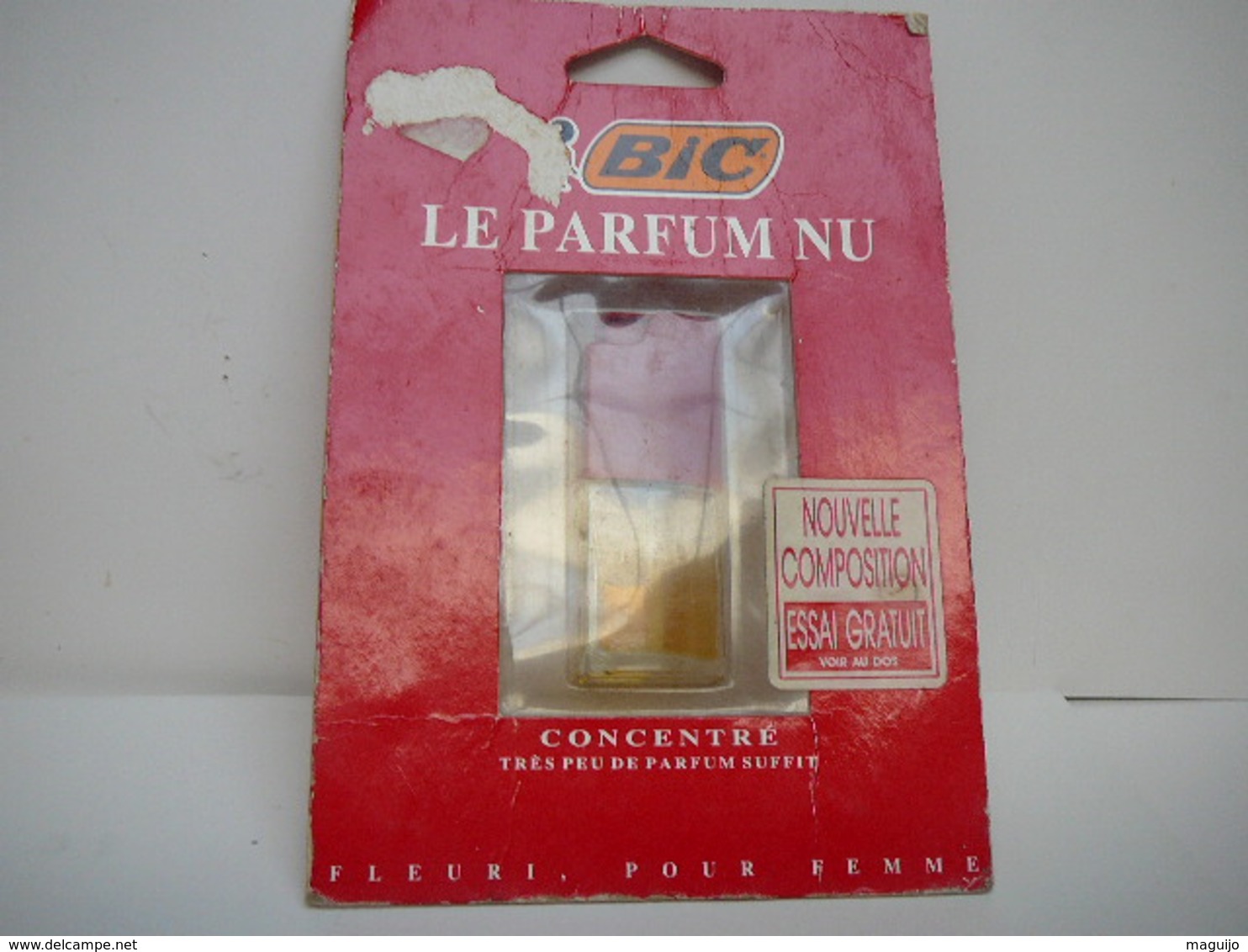 BIC " LE PARFUM NU "  VAPO FORME BRIQUET LIRE ET VOIR !! - Miniatures Femmes (avec Boite)