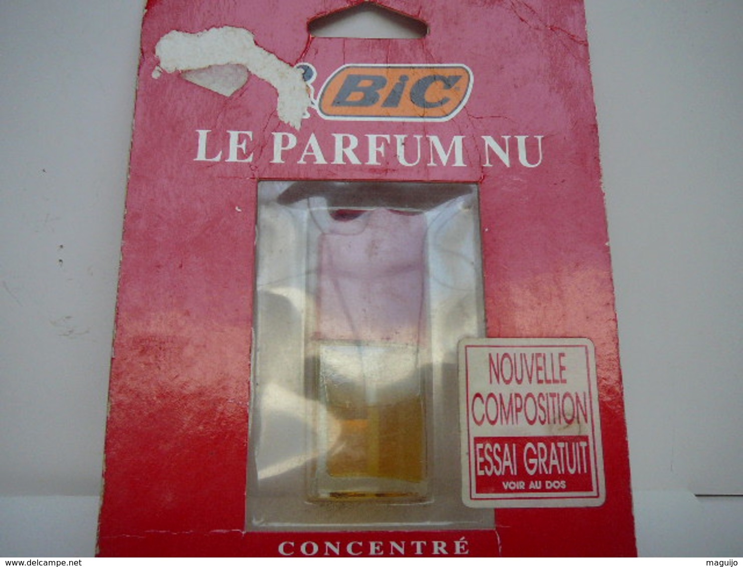 BIC " LE PARFUM NU "  VAPO FORME BRIQUET LIRE ET VOIR !! - Miniatures Femmes (avec Boite)