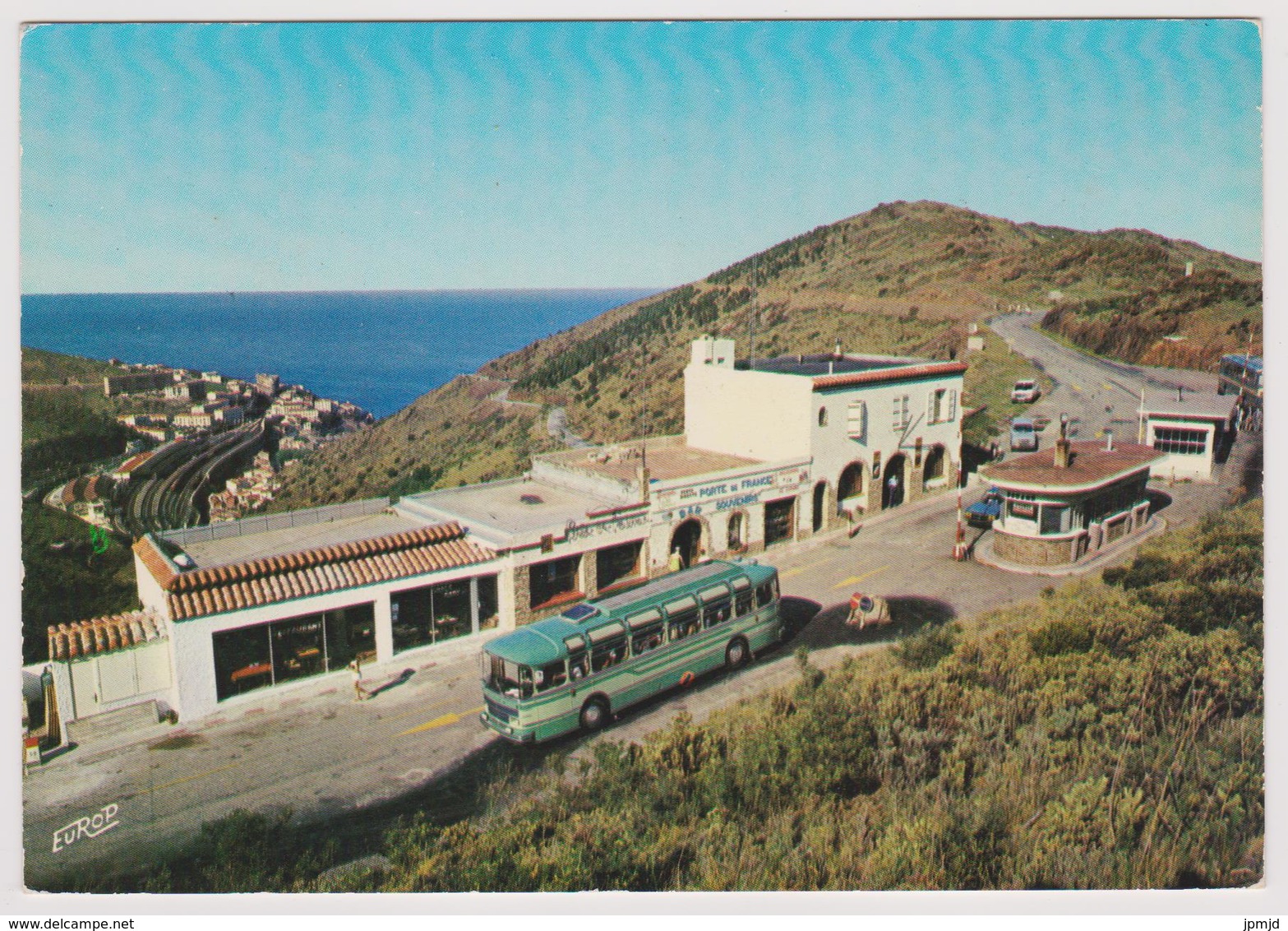 66 - CERBERE - Le Poste De Douane, Avec Au Fond Cerbère - Ed. Europe Pierron N° MI 1324 - Autocar - Cerbere