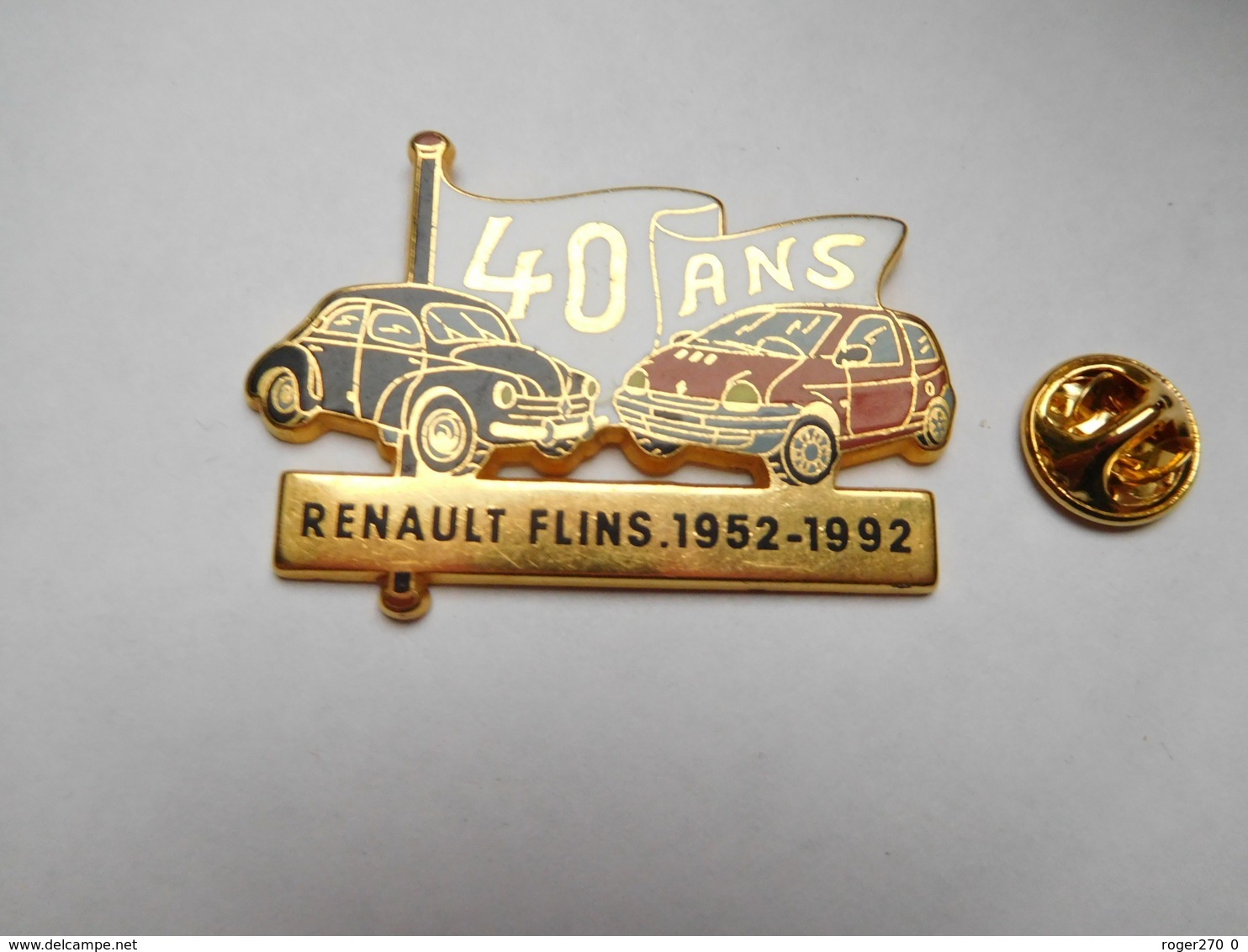 Superbe Big Pin's En Zamac , Auto Renault , 40 Ans Usine De Flins , 4 CV & Twingo , Signé Fraisse - Renault