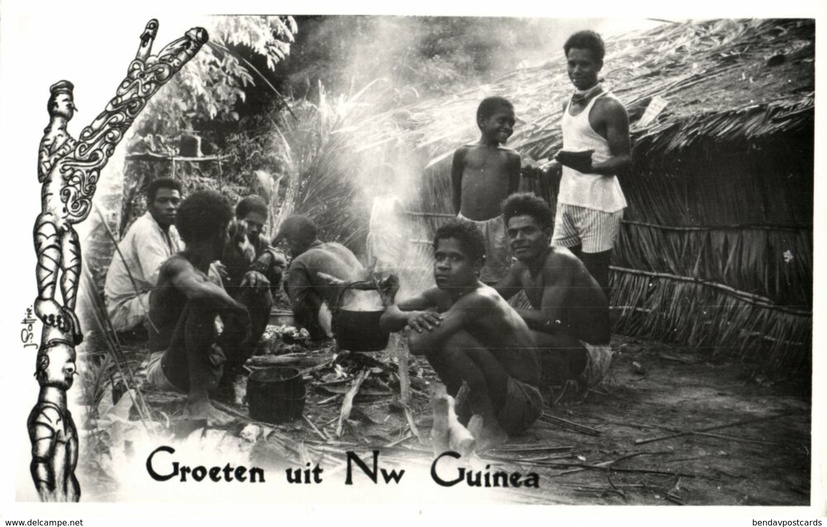 New Guinea, Native Papua Men Around The Cooking Pot (1950s) RPPC - Oceanië