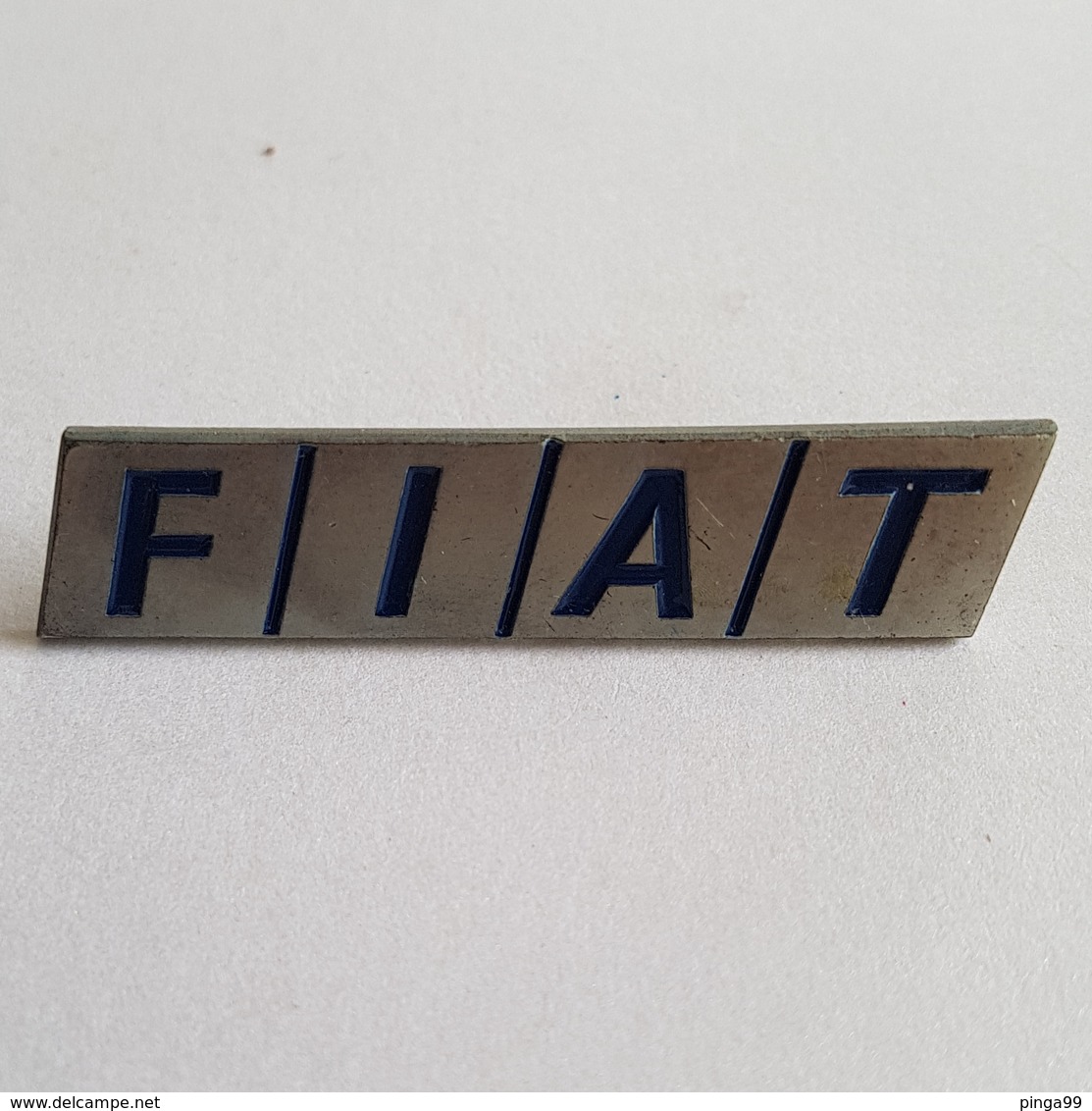 AUTO CAR FIAT DISTINTIVO  PIN BADGE BROCHE INSIGNE - Fiat