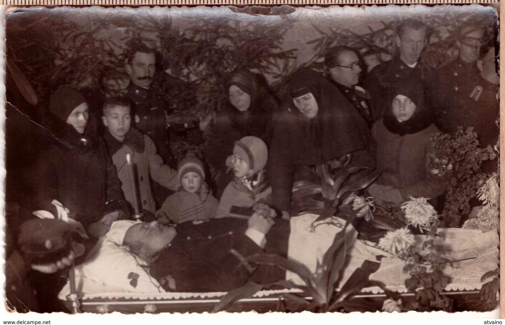 Antique Post Mortem Man In Casket Vintage Funeral Photo Postcard 1930s - Fotografia