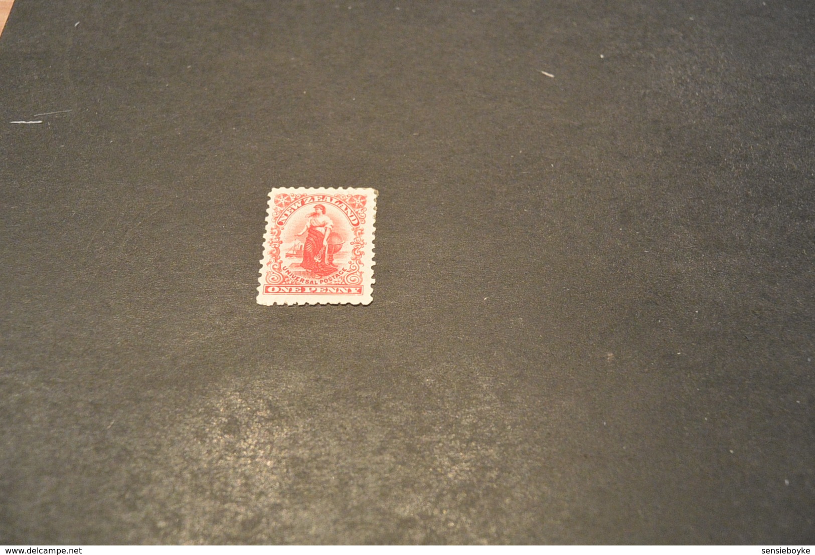 K18815 - Stamp Mint Larged  Hinged  New Zealand - 1901  -  SC. 99 - Commerce - Universal Penny Postage - Unused Stamps