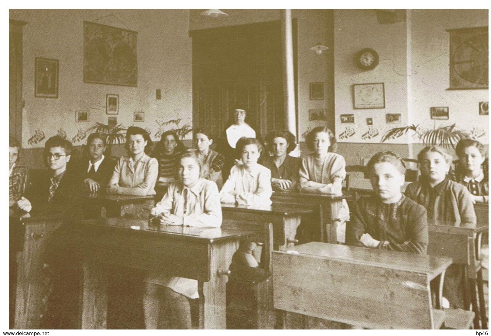 Ampsin. Institut Saint Pierre. Une Classe De L'école Ménagère Avant 1940 - Amay