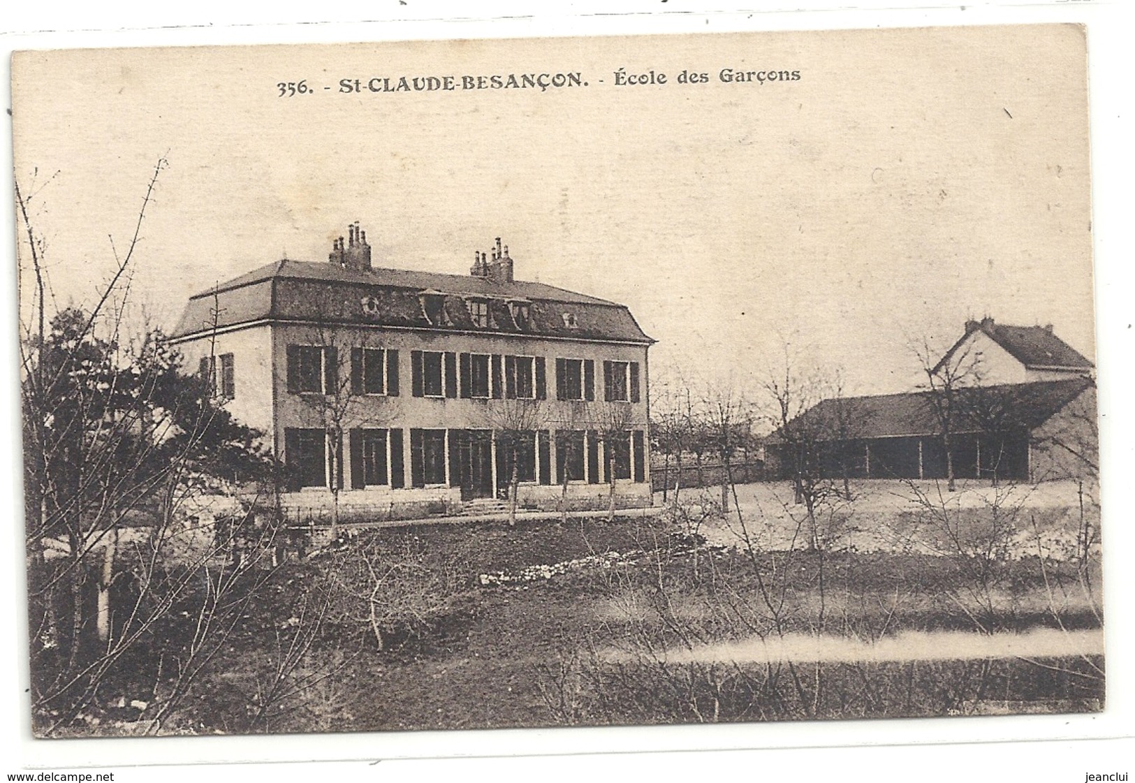 356. St-CLAUDE-BESANCON . ECOLE DES GARCONS . PETITES TRACES DE PLI VISIBLES AU VERSO . CARTE NON ECRITE - Besancon