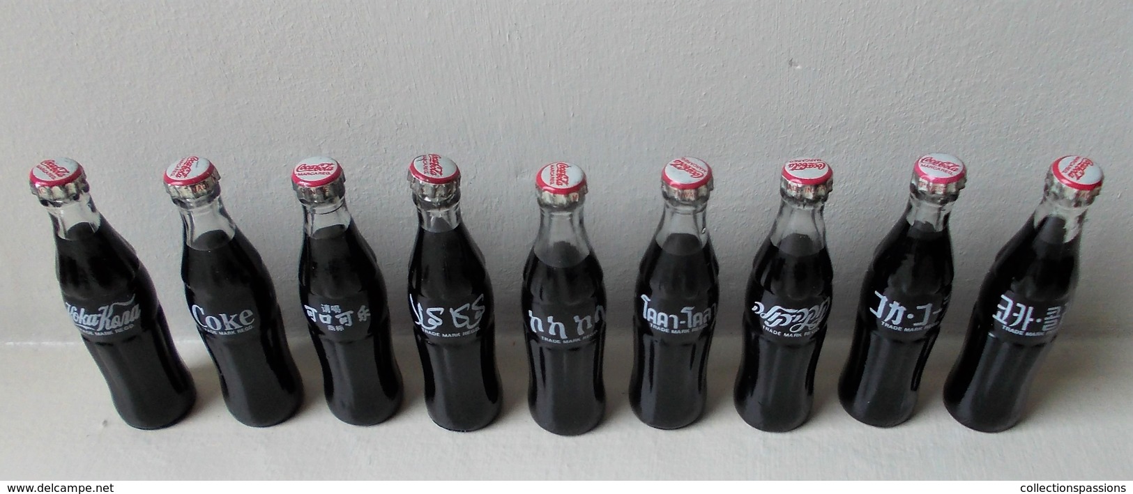 - RARE - Collection Complète Des 9 Mini Bouteilles COCA COLA. Année 80 - - Flessen