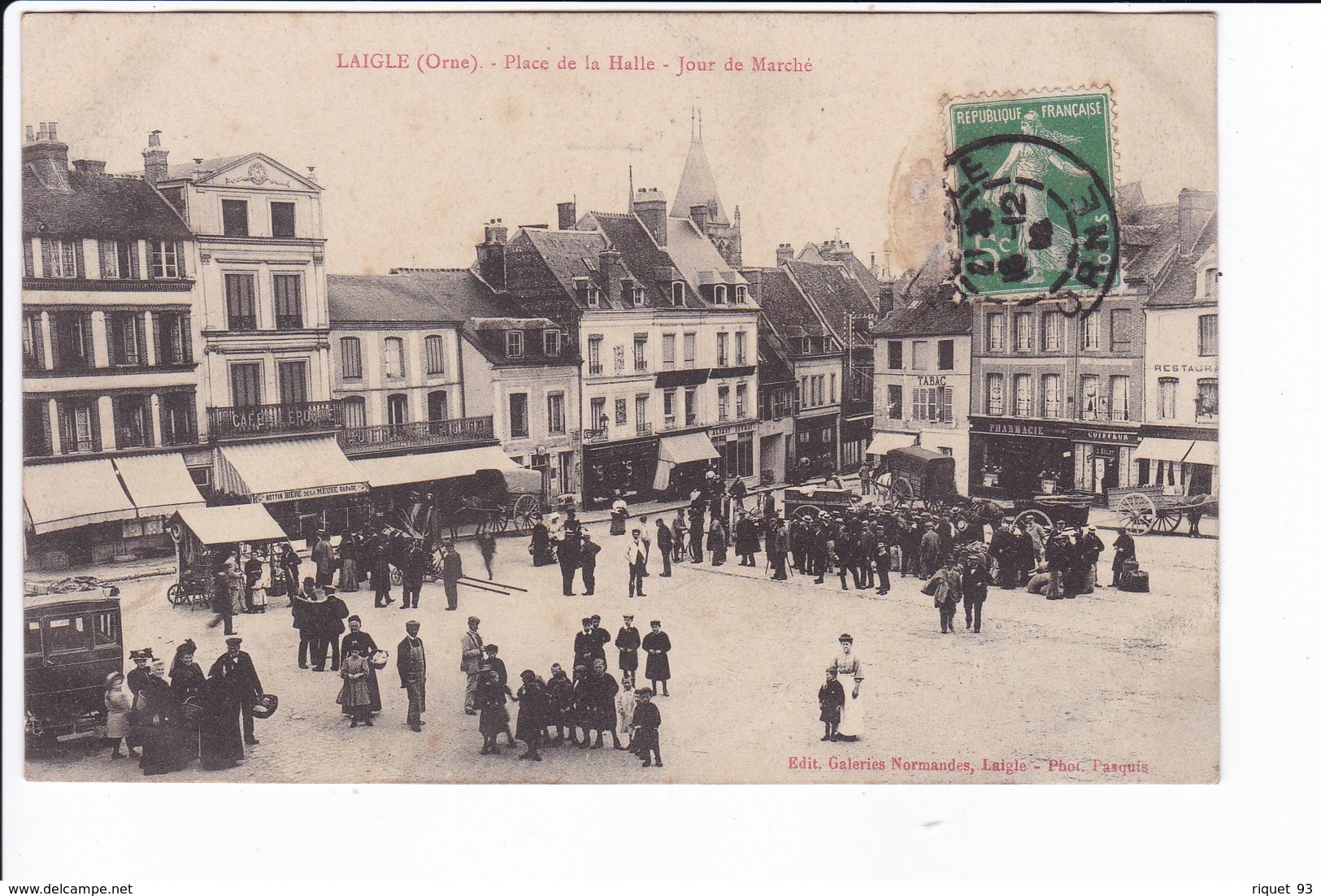 LAIGLE - Place De La Halle - Jour De Marché - L'Aigle