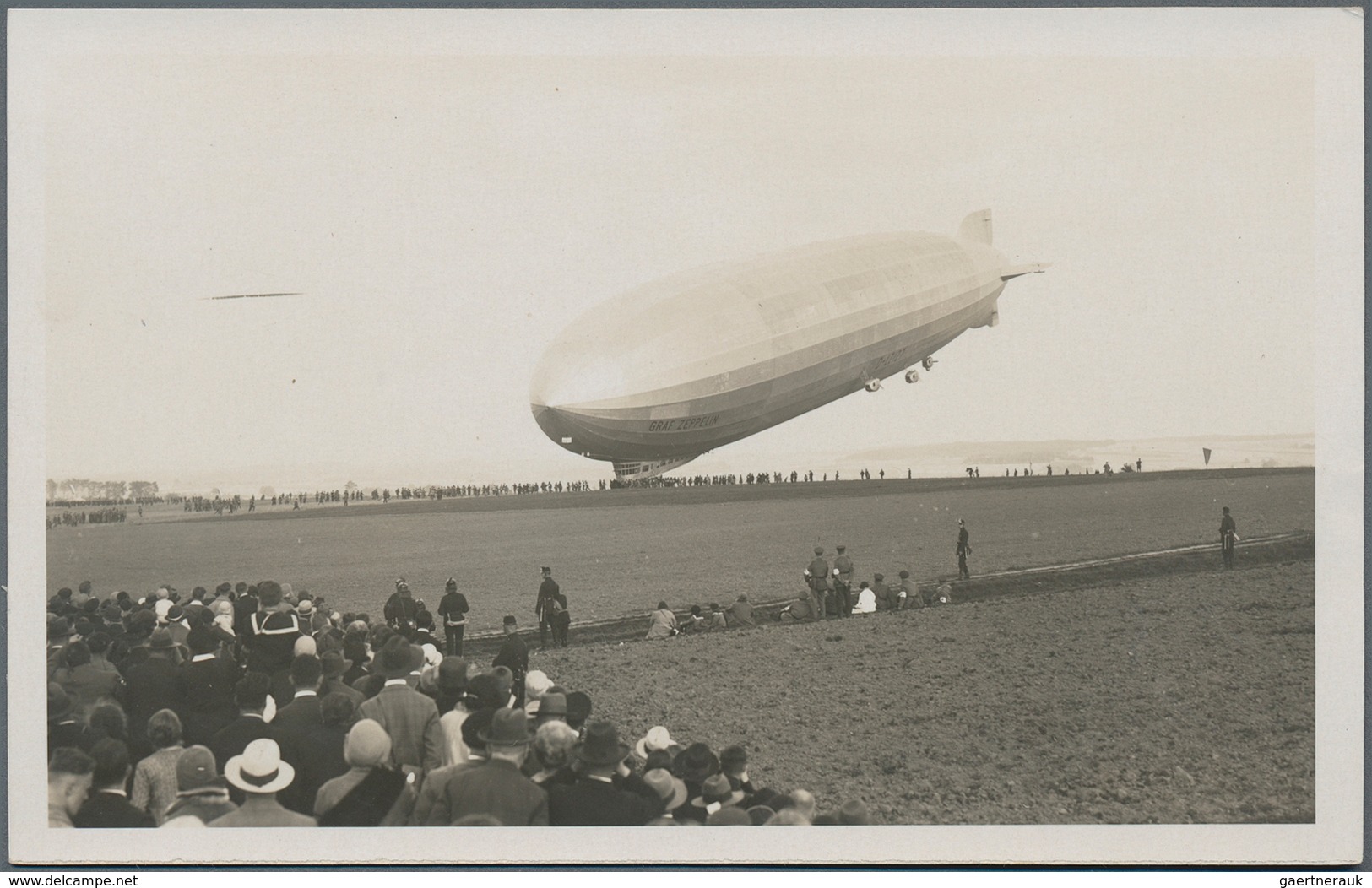 Zeppelinpost Deutschland: Over 140 Zeppelin postcards, mostly Real Photos with the largest part pion