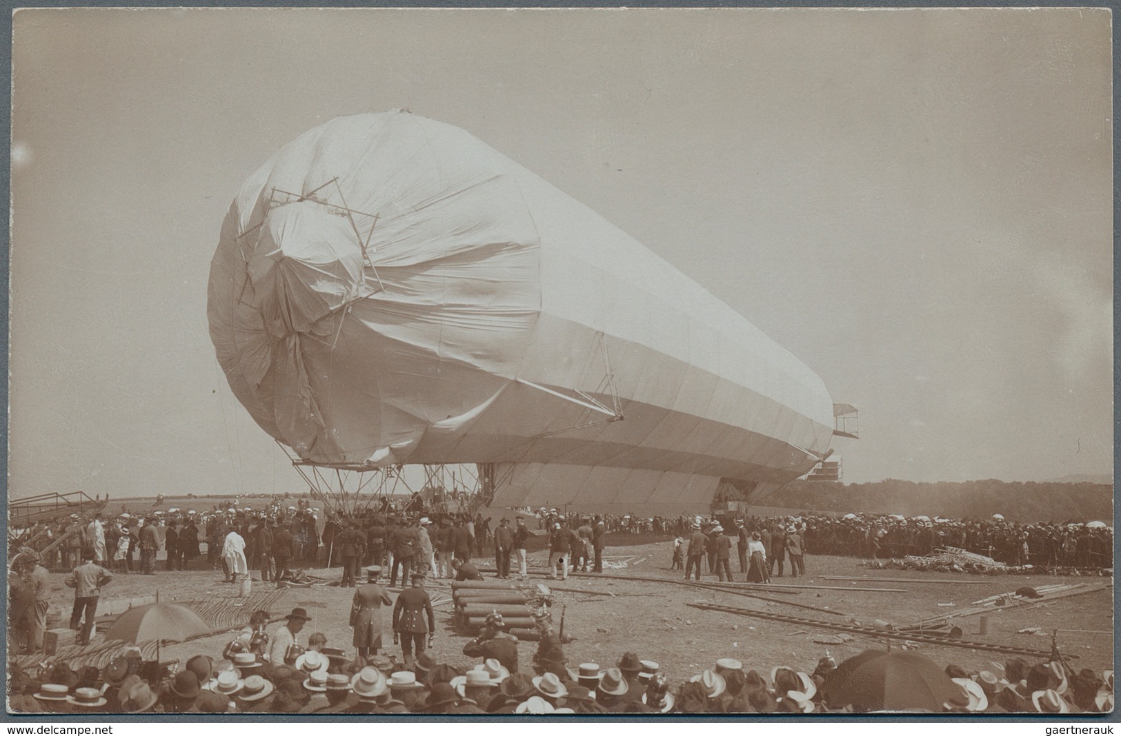 Zeppelinpost Deutschland: Amazing group of ca. 178 Zeppelin postcards mostly Echt Fotos from the pio