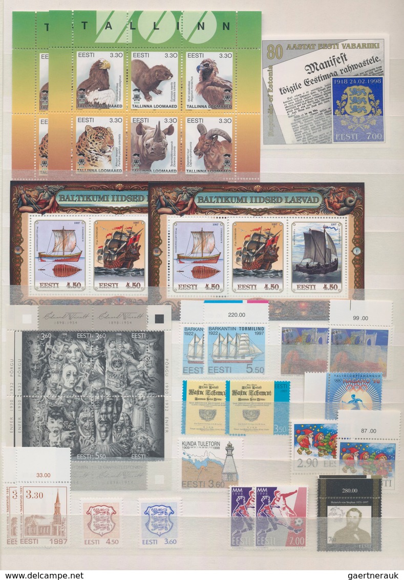 Estland: 1991/2007 (ca.), ca. 400 covers, cards and postal stationeries in a thick folder, and a dup