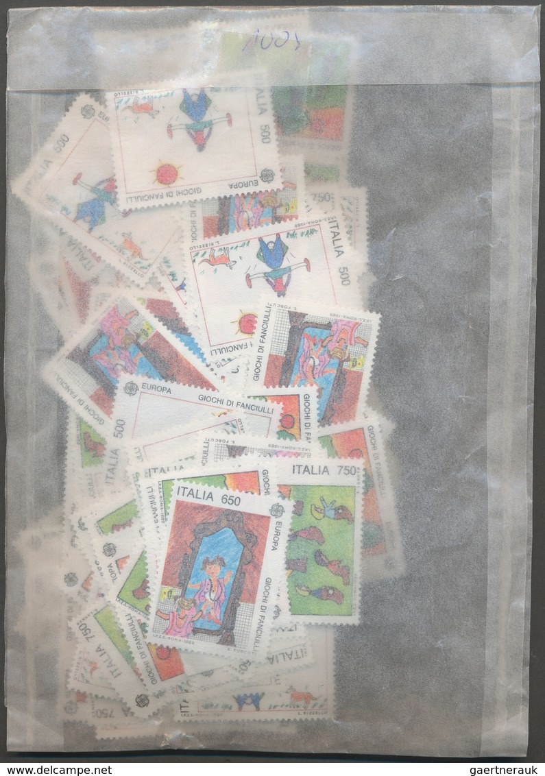 Italien: 1960/1990, Stock Of The Europa Issues, Complete Sets Mint Never Hinged. List Of Content Enc - Collections