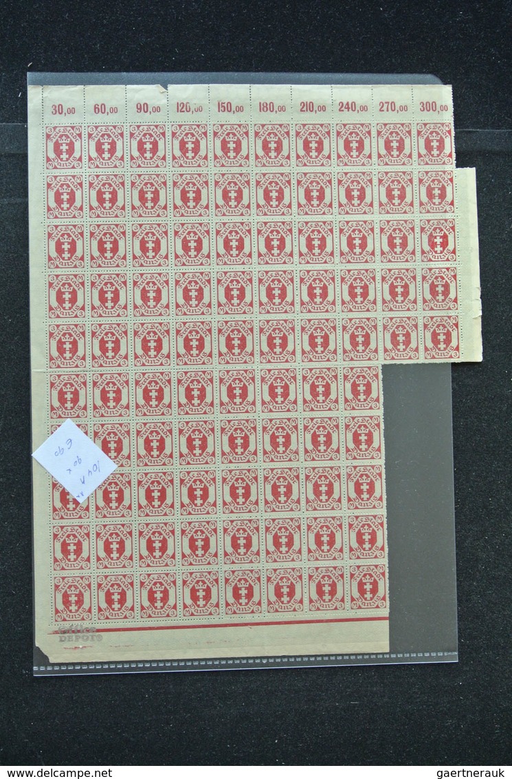Deutschland: Small Box With Stockcards With Various MNH, Mint Hinged And Used Material Of Germany. C - Collections