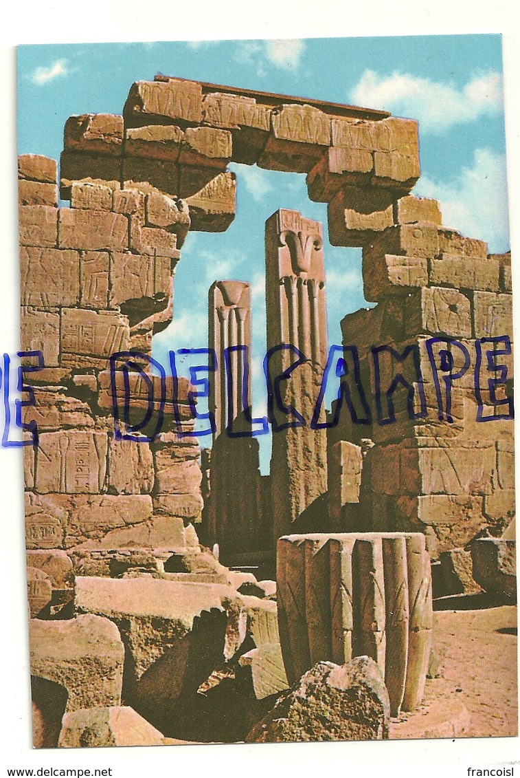 Karnak. Colonnes à Chapiteaux Papyrus Et Lotus - Autres & Non Classés