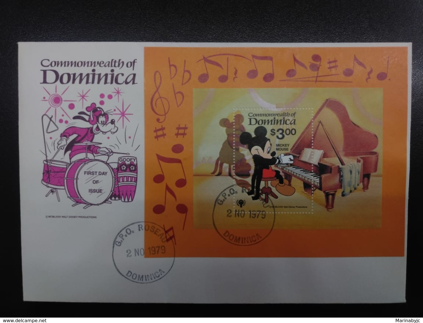 W) 1979 DOMINICA, GOOFY TOUCHING THE BATTERY AND MICKEY MOUSE TOUCHING PIANO DE DISNEY, MUSICAL NOTES, 2 CIRCULATED STAM - Repubblica Domenicana