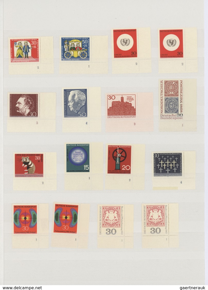 Bundesrepublik Deutschland: 1958/1990, Postfrische Partie Von Ca. 316 Bogenecken Rechts Unten Mit FO - Sammlungen